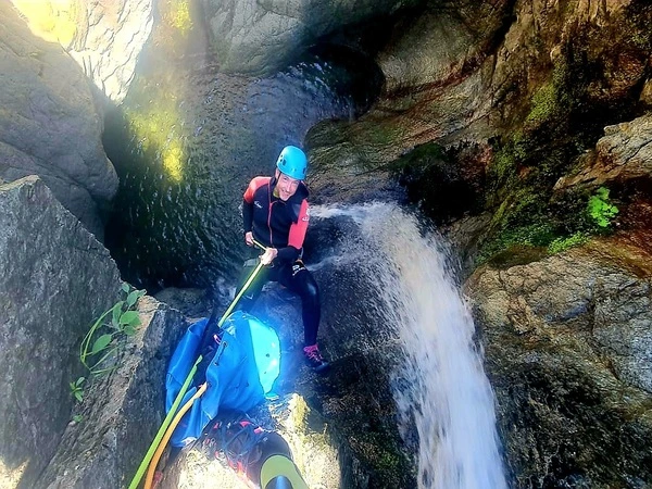 rappel araignee canyoning mascalsan printemps reynes pyrenees orientales