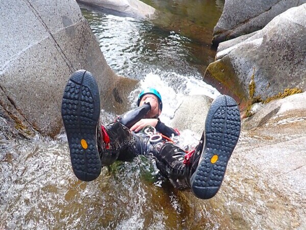 toboggan-molitg-pyrenees-orientales-terre-de-canyoning