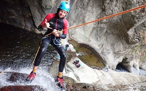canyoning dans les gorges du llech pyrénées orientales la grande cascade